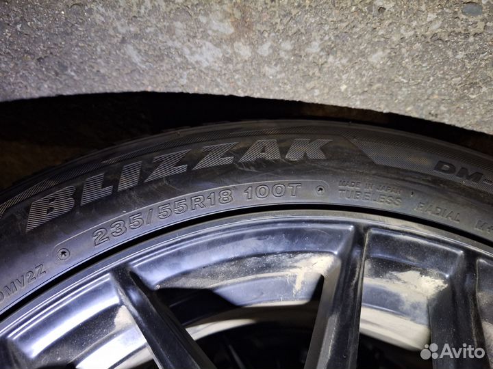 Bridgestone Blizzak DM-V2 235/55 R18