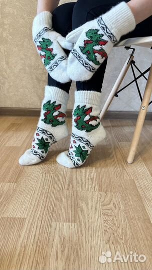 Подарочный набор варежки и носки с драконом 2024