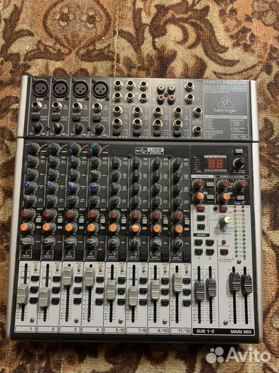 Микшерный пульт Behringer Xenyx X1622 USB