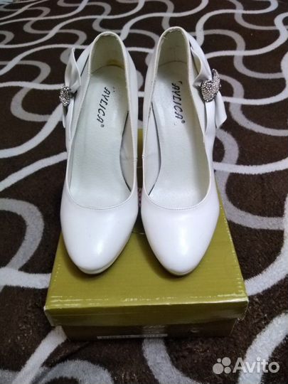 Туфли белые