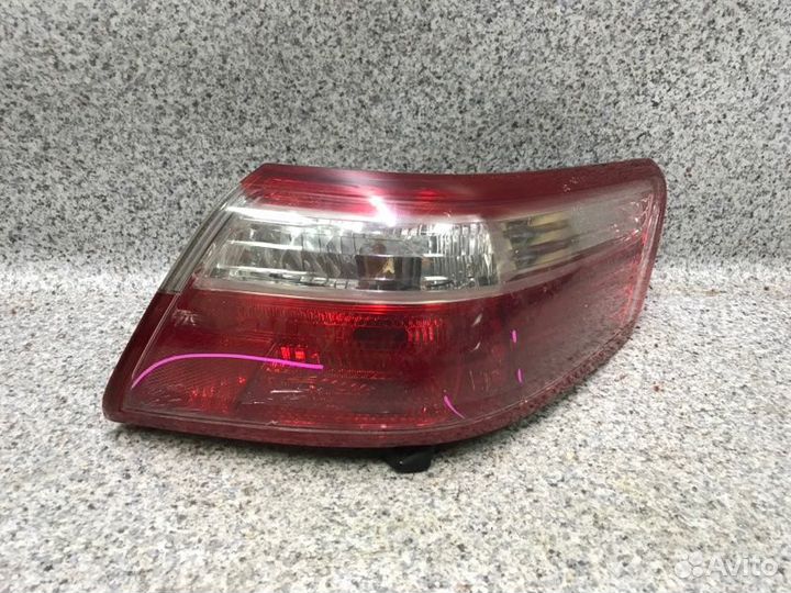 Фонарь лев. Toyota Camry