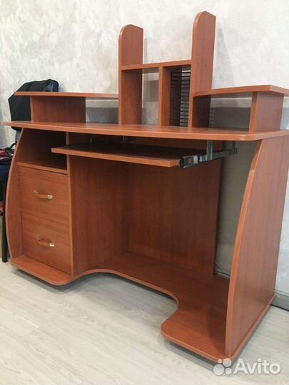 Компьютерный стол