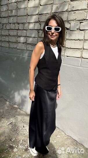 Юбка атласная, жилет костюмный