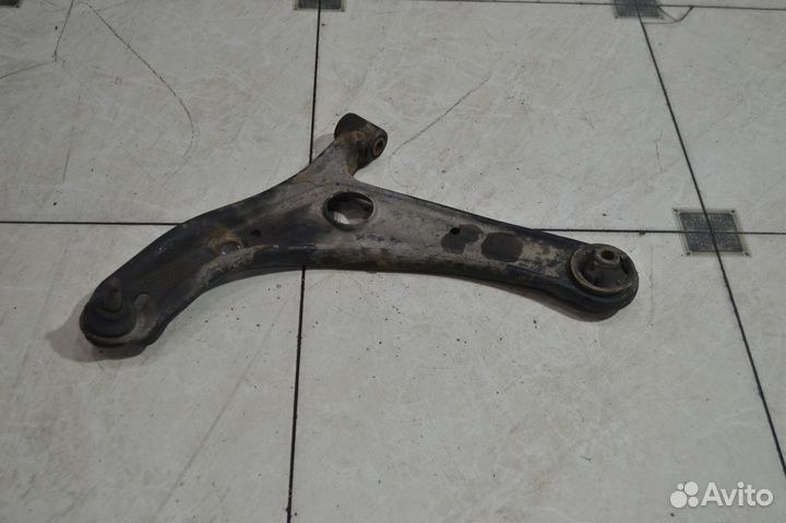 Рычаг передний левый Toyota Yaris