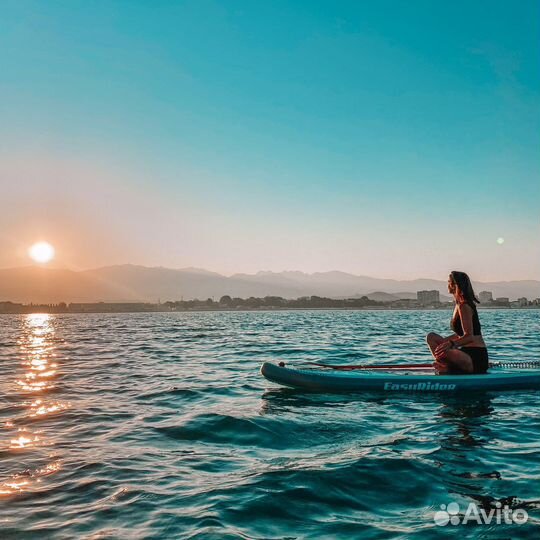 Рассвет в открытом море на сапборде