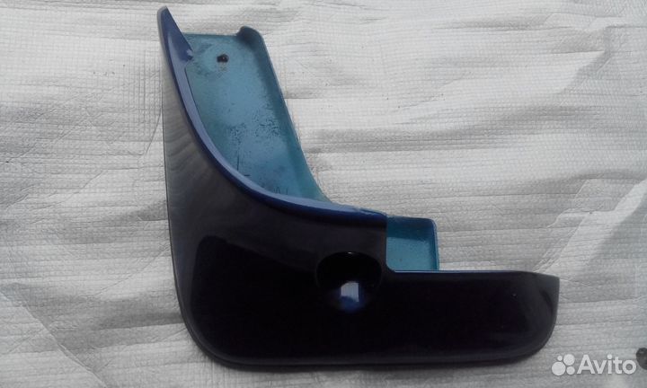 Продам комплект брызговиков toyota premio 2003