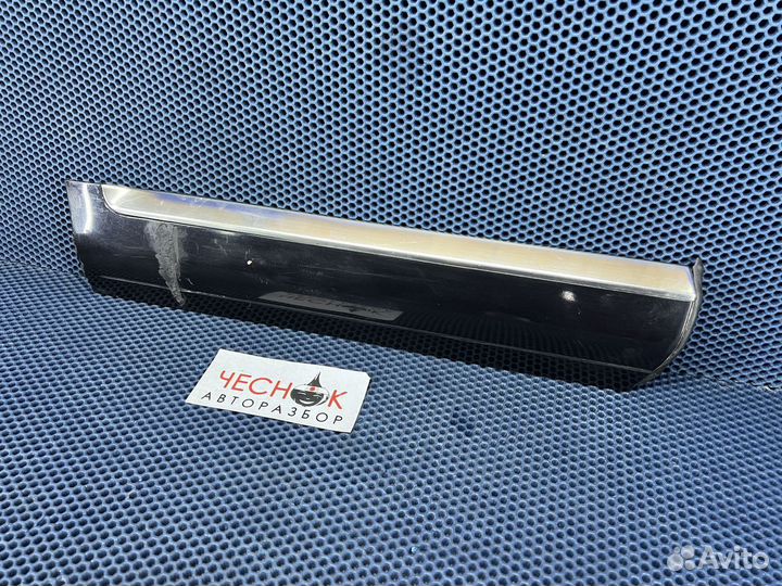 Молдинг задней правой двери VW Touareg 2002-2010