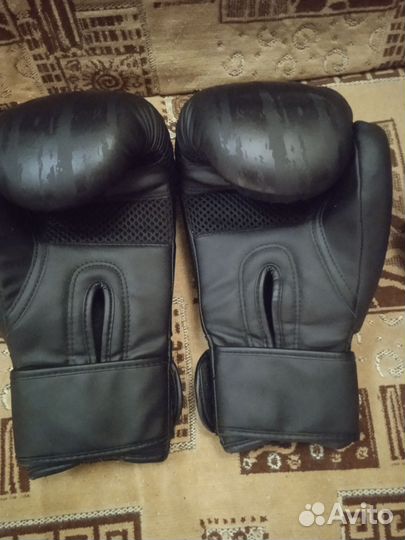 Боксерские перчатки 14 oz бу