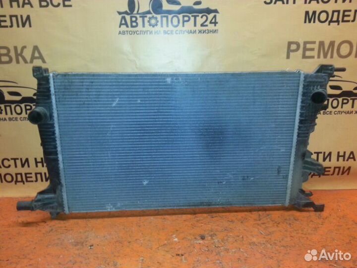 Радиатор охлаждения двигателя Renault Megane 3 1.5