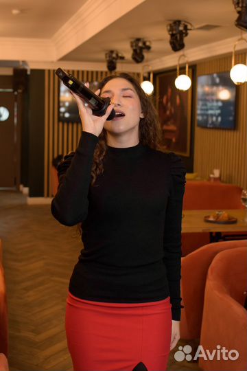 Певица на праздник