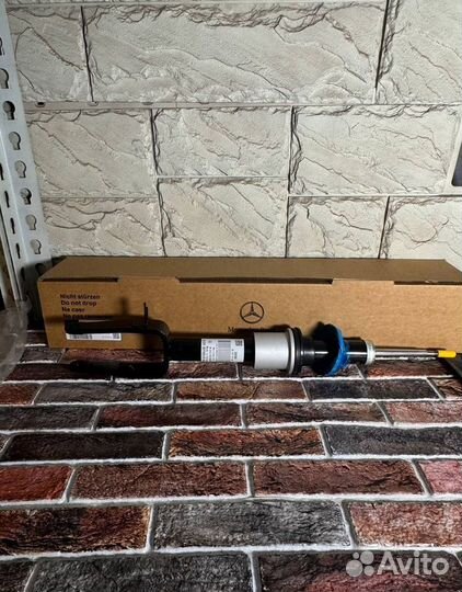 Передний амортизатор Mercedes A2113238000 W213