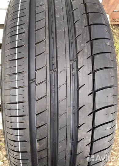 Triangle Sports TH201 235/45 R19 99W