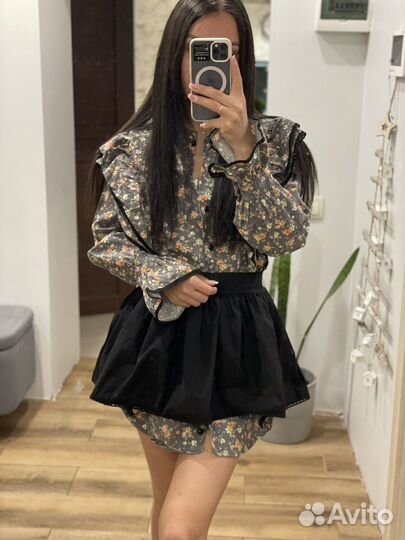 Платье с баской