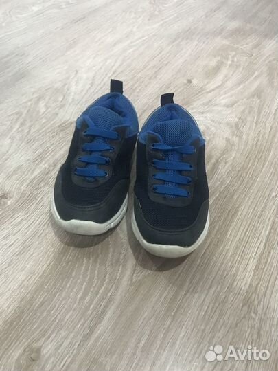 Кроссовки 26