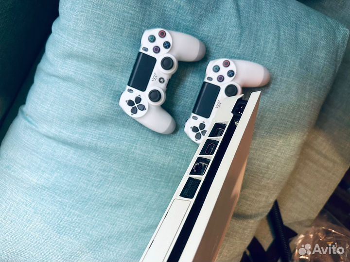 Sony PS4 slim, 450 игр в идеале 2 джоя белая white