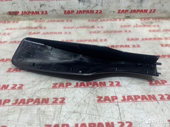 Крышка рейлинга передняя правая Toyota Rav4