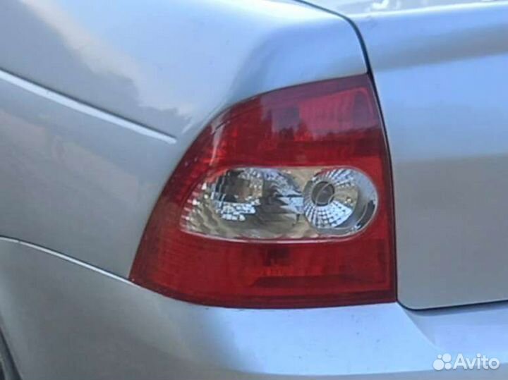 Задний левый фонарь приора