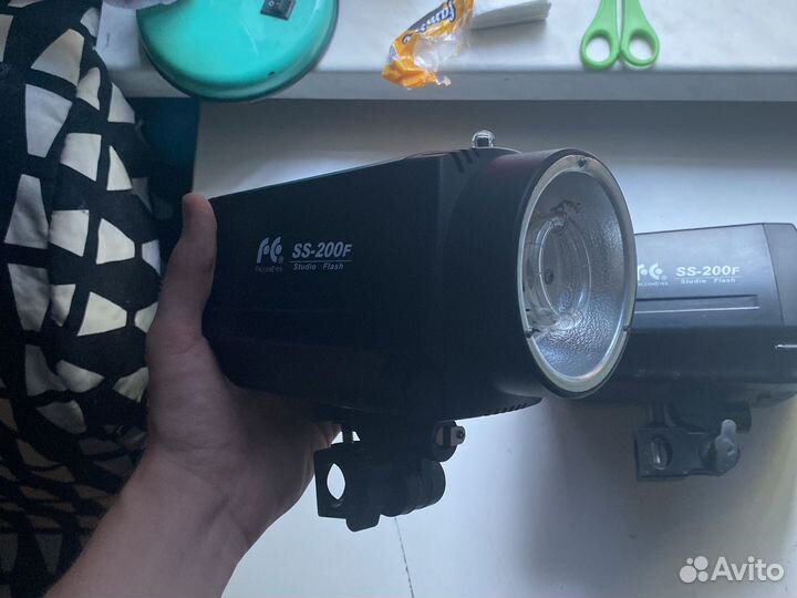 Вспышка студийная SS-200F