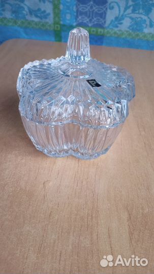 Хрустальная конфетница с крышкой