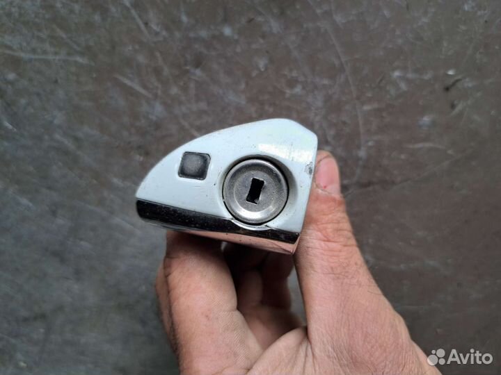 Личинка двери Mercedes w220