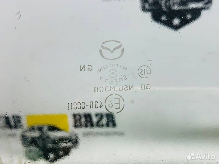 Стекло двери переднее правое Mazda 2