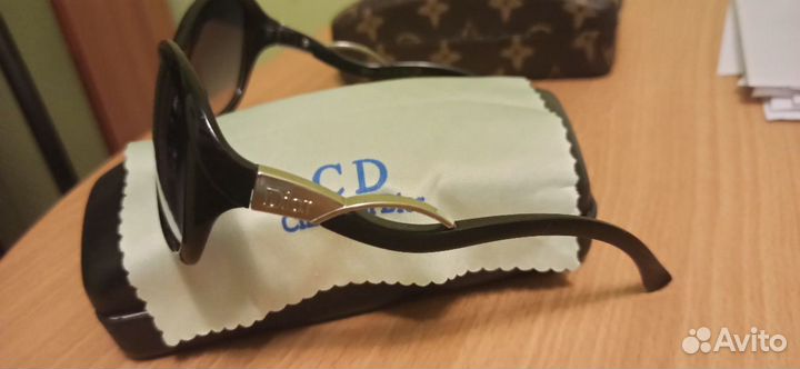 Очки солнечные новые из ОАЭ