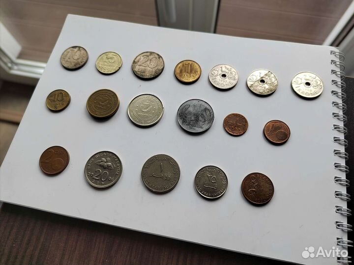 Набор иностранных и русских монет