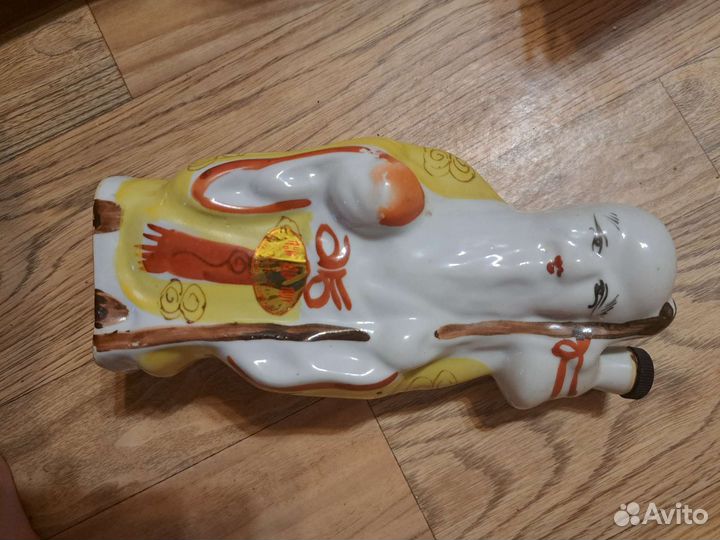 Красивый бутыль