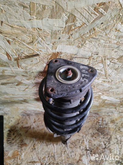 Стойка подвески передняя левая Mazda 3 Хэтчбек BL