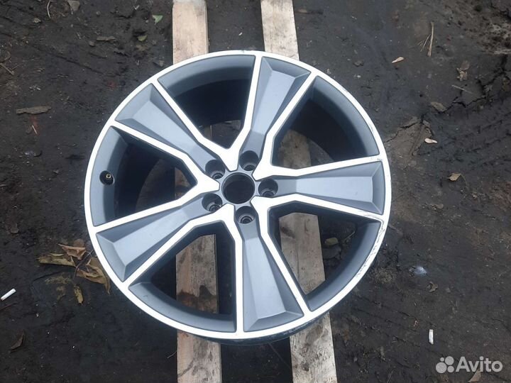 Оригинальный диск на Audi Q7 New