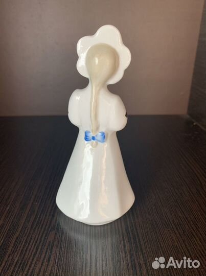 Фарфоровая статуэтка Катюша