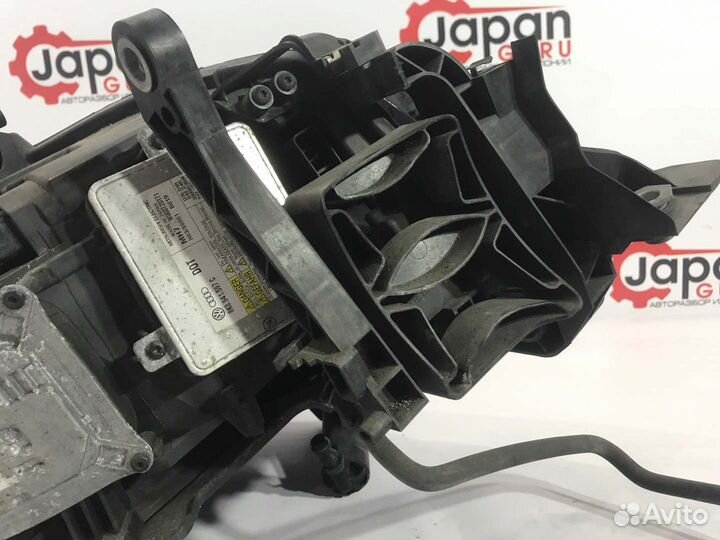 Фара ксеноновая левая Audi A4 B8 2.0 cdnc 2011