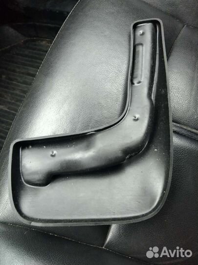 Брызговик передний левый Хонда аккорд 7