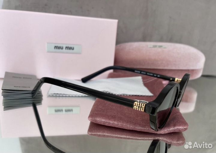 Солнцезащитные очки miu miu