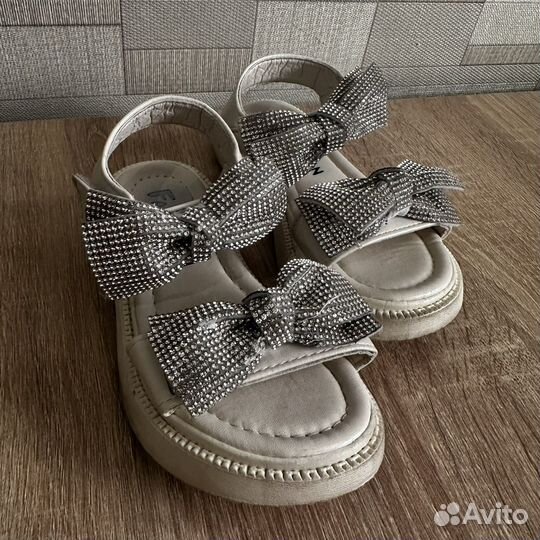 Сандалии для девочки