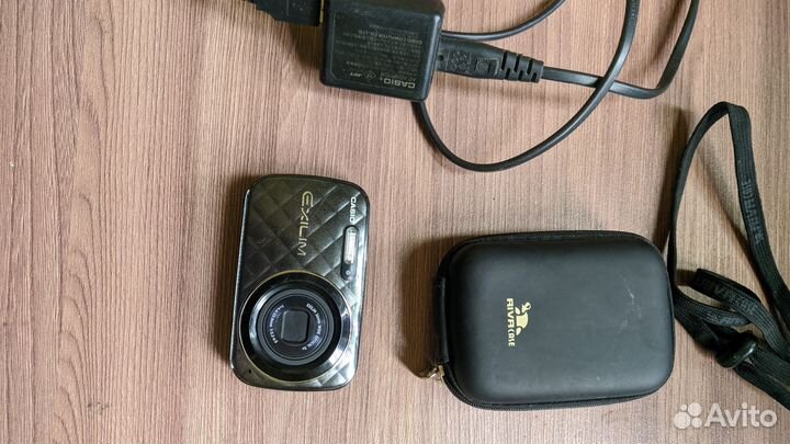 Компактный фотоаппарат casio