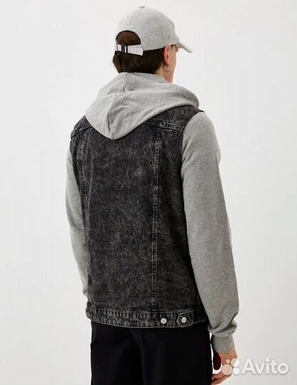 Джинсовая куртка со сьемным капюшоном