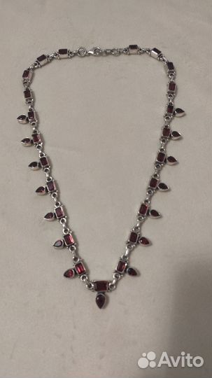 Серебряное колье 925 пробы с гранатами (38 камней)