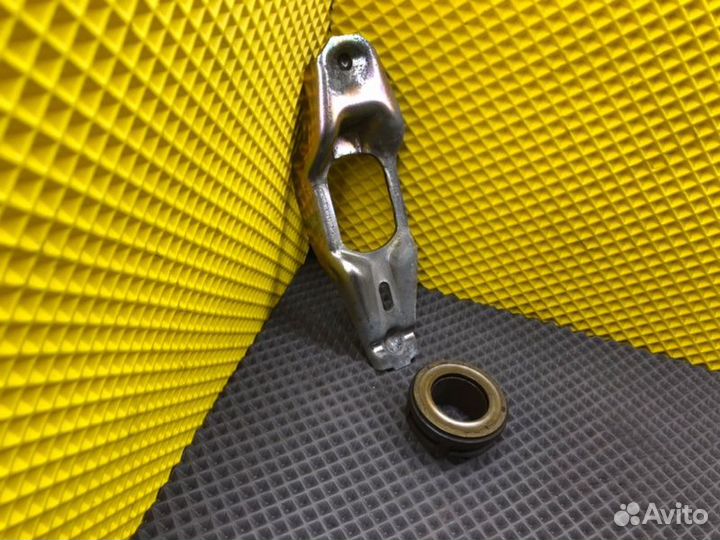 Вилка сцепления Audi A6 4A2 AHU 1.9TD 1995