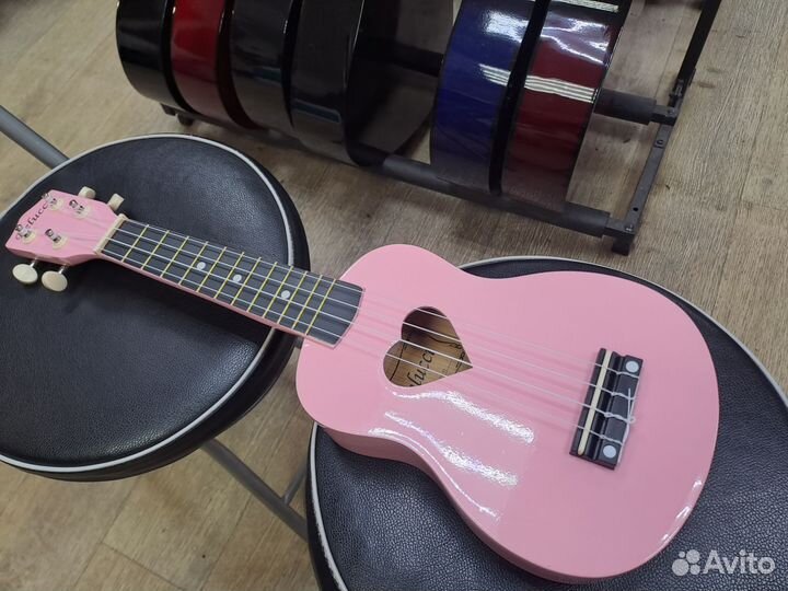 Укулеле розовая с сердечком