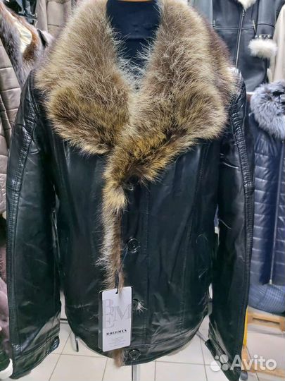 Мужская кожаная куртка с мехом волка