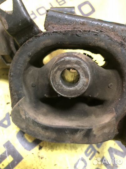 Опора кпп Toyota Corolla E120