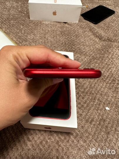 Телефон iPhone se 2020 64 gb