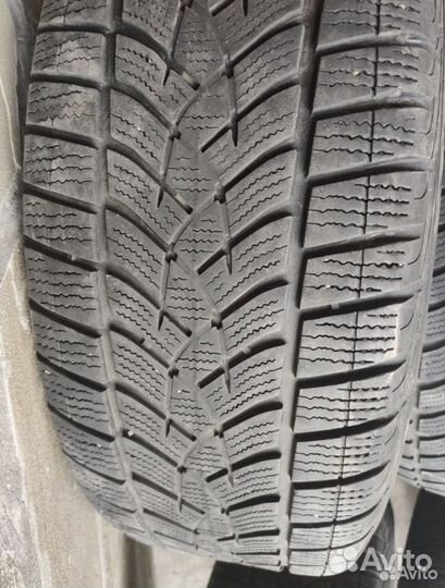 Goodyear UltraGrip Ice 225/60 R17 103T