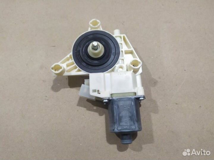 Мотор стеклоподъемника задний левый Mercedes Glk