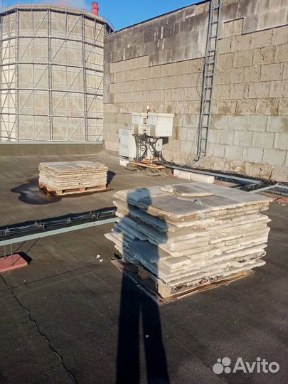 Демонтированная фасадная плита