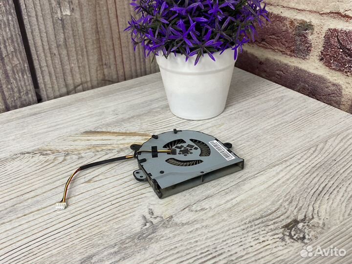 Кулер ноутбука DC28000BZD0
