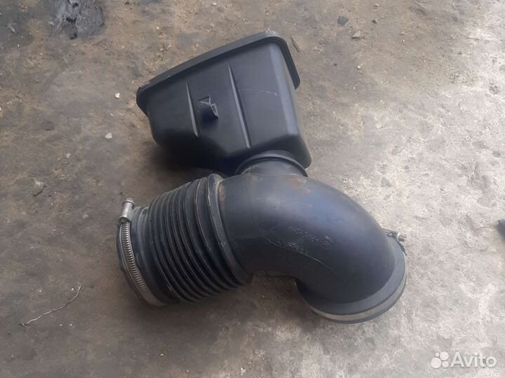 Патрубок воздушный BMW E60 N52B30AF