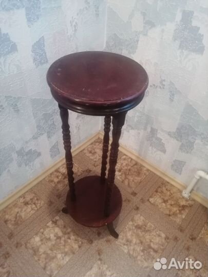 Подставка под цветы из дерева