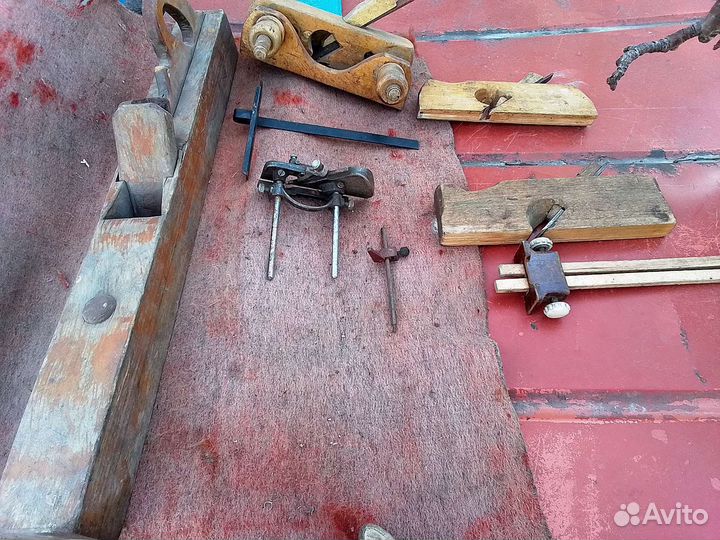Старинный плотницкий инструмент